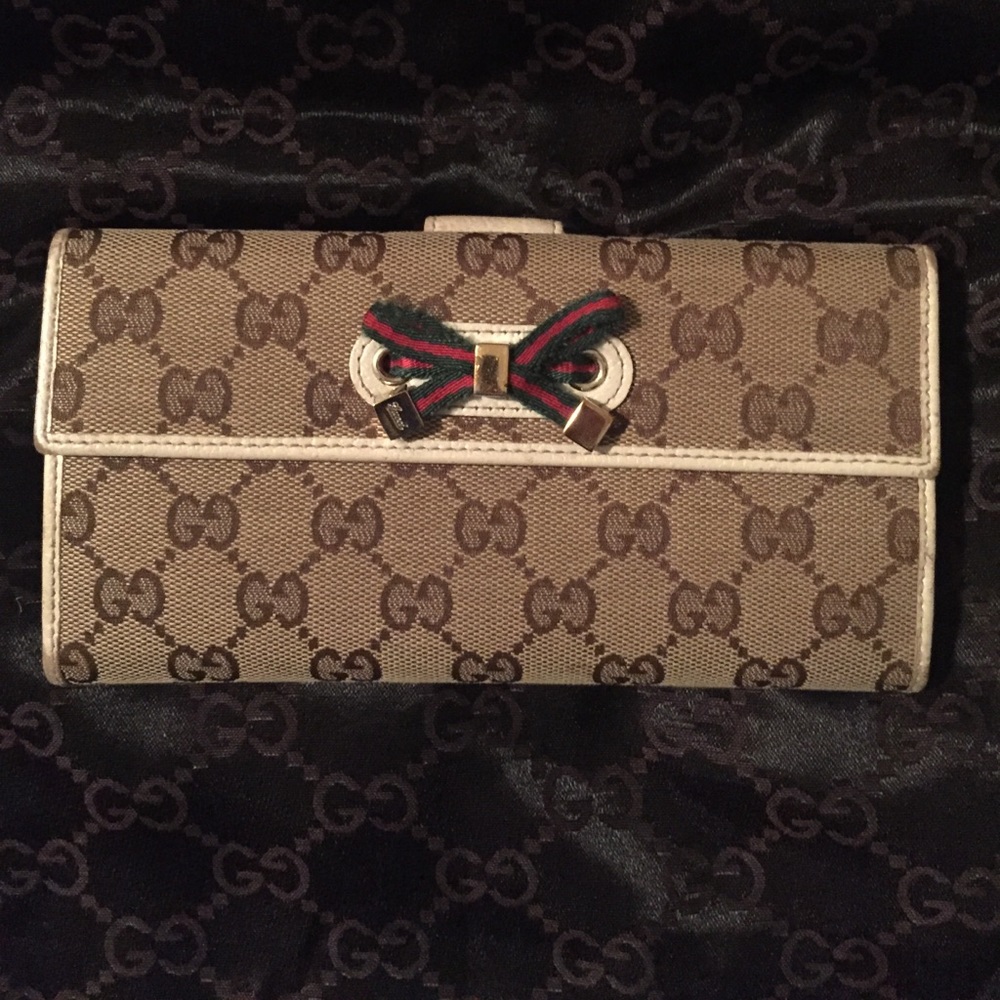 Gucci wallet white leather